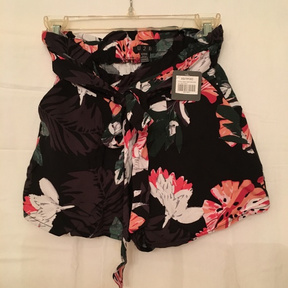 Urban Basic U2B Pants - Adorable tropical paperbag colorful shorts. Size XS. New